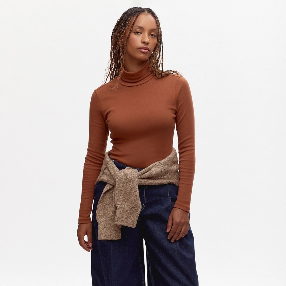 Kotn neutral beige turtleneck